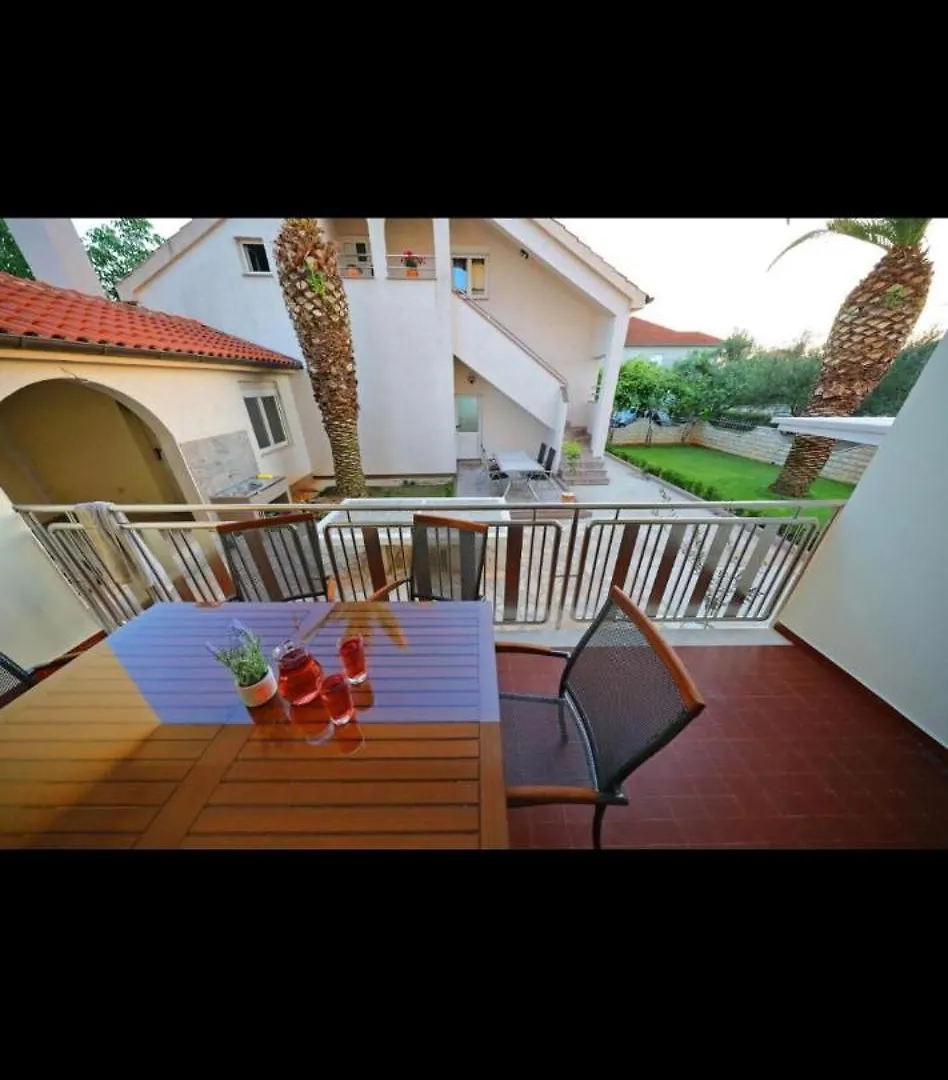 Apartments Zelic Zara 0*,